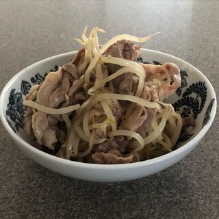 青じそドレッシングで味付け！豚肉ともやしの炒め物